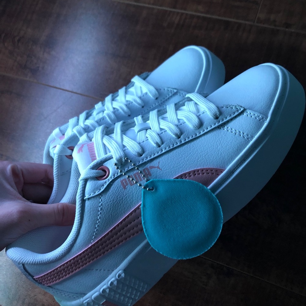 SOLD HOST PICK Puma smash platform v2 women sneakers. - Picture 3 of 5
